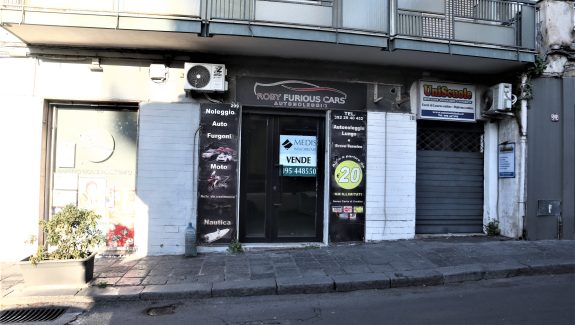 Bottega in vendita via Messina angolo Piazza della Guardia - Catania
