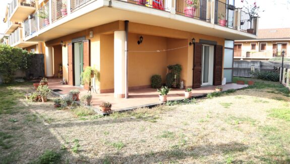 Appartamento con giardino in vendita a San Giovanni la Punta