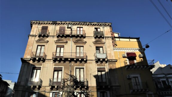 Stabile in vendita in via Vecchio Bastione - Catania