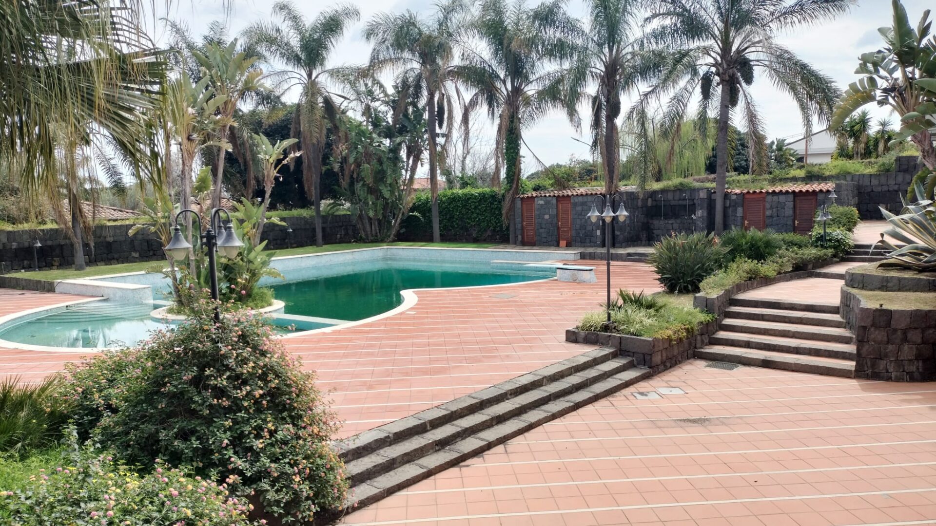 Appartavilla con piscina e discesa privata a mare a Capomulini