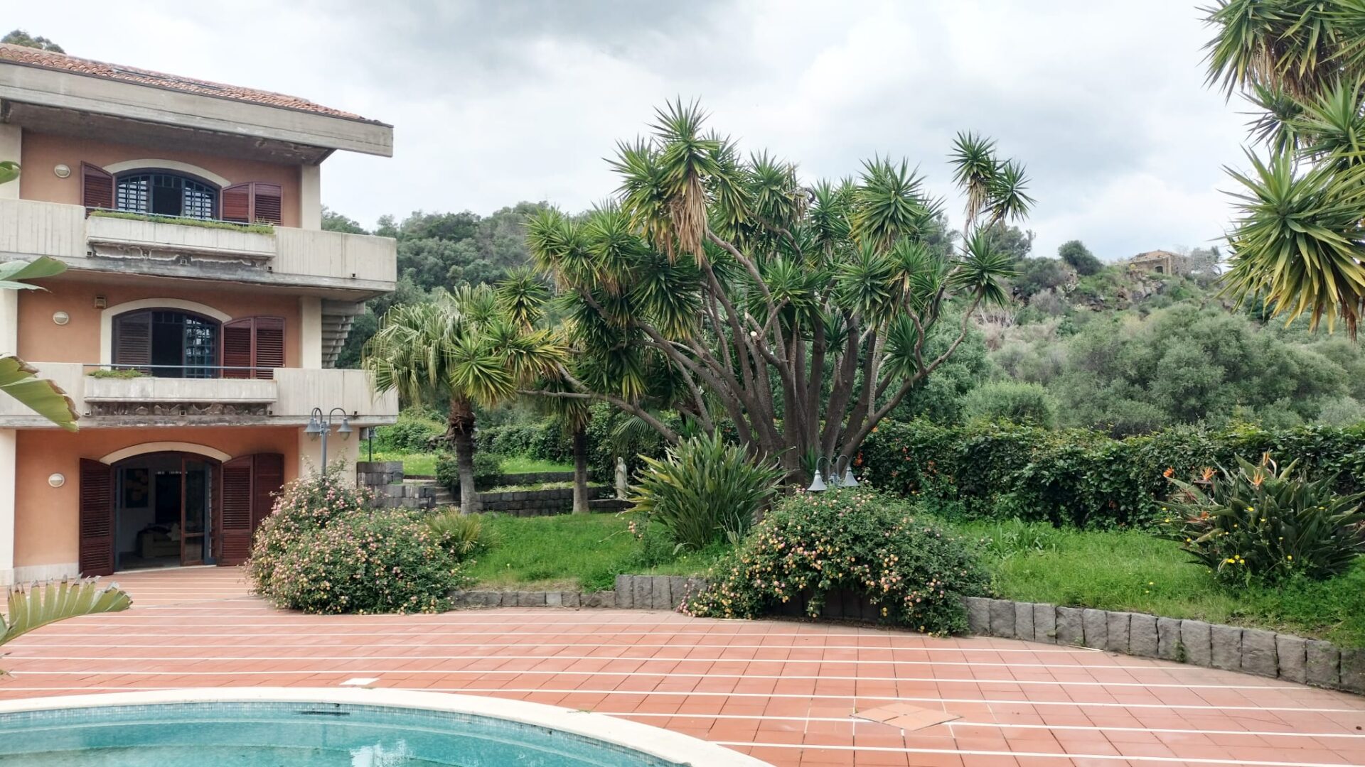 Appartavilla con piscina e discesa privata a mare a Capomulini