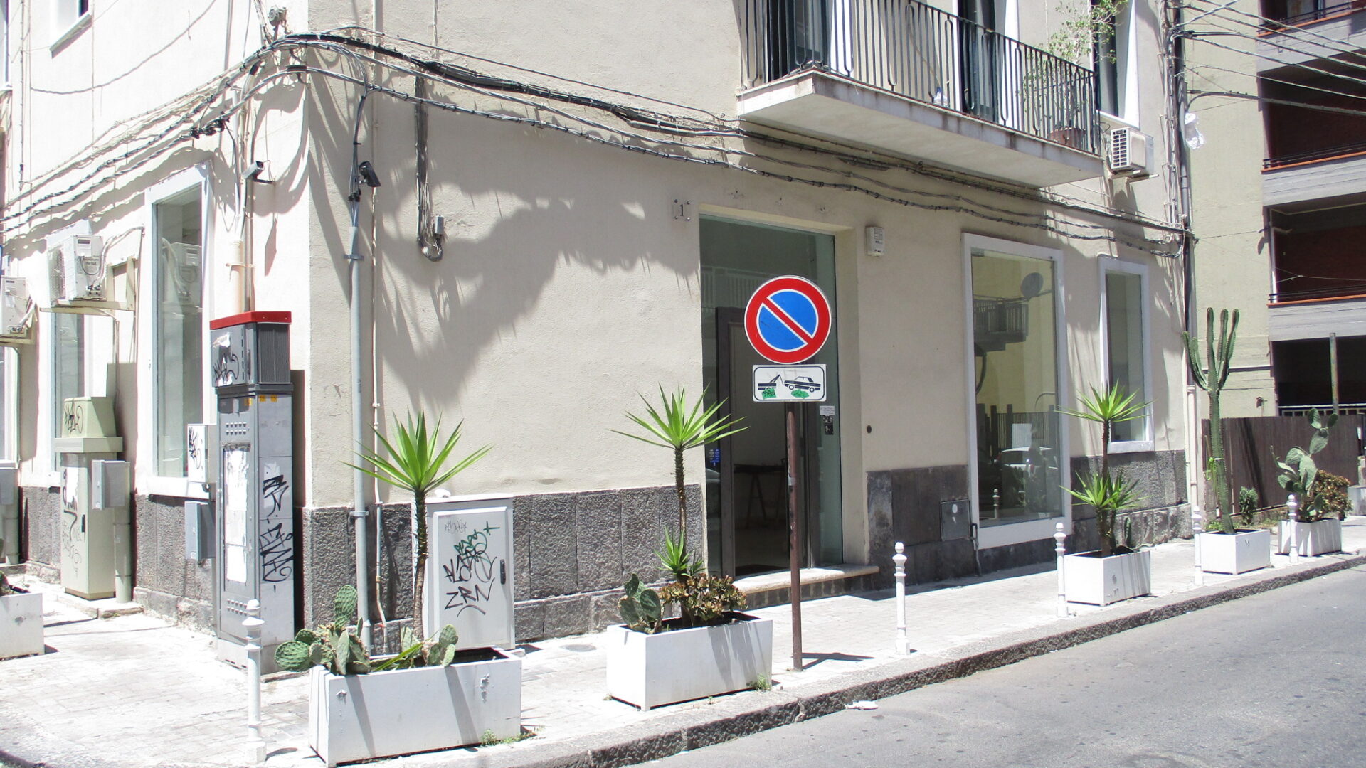 Bottega in via Martino Cilestri