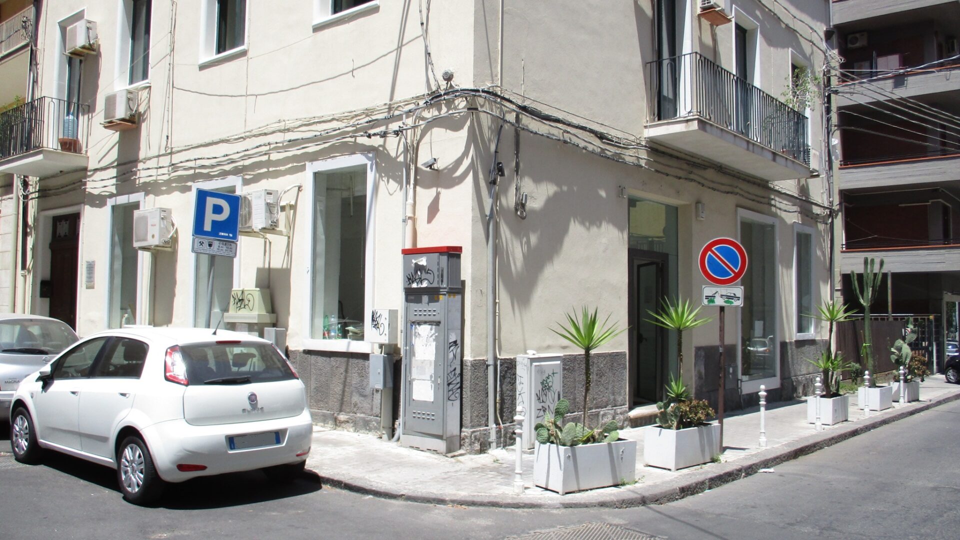 Bottega in via Martino Cilestri