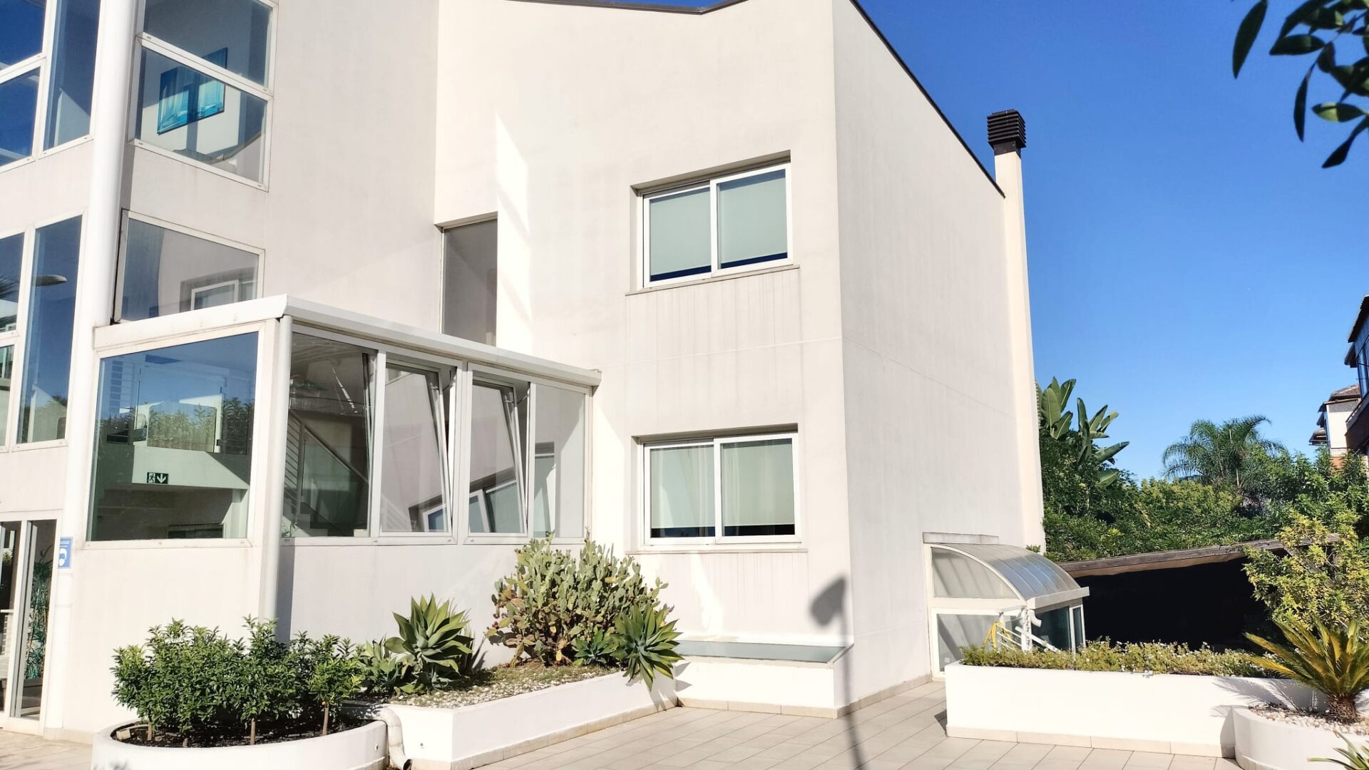 Residence ricettivo con appartamenti e piscina