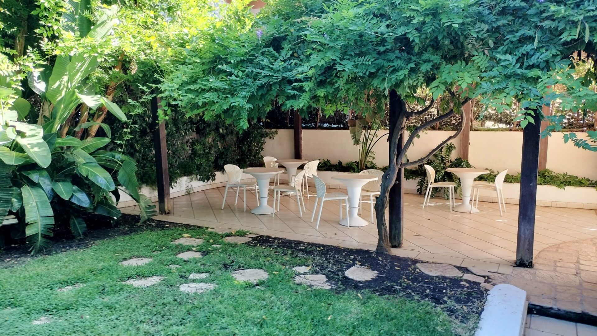 Residence ricettivo con appartamenti e piscina