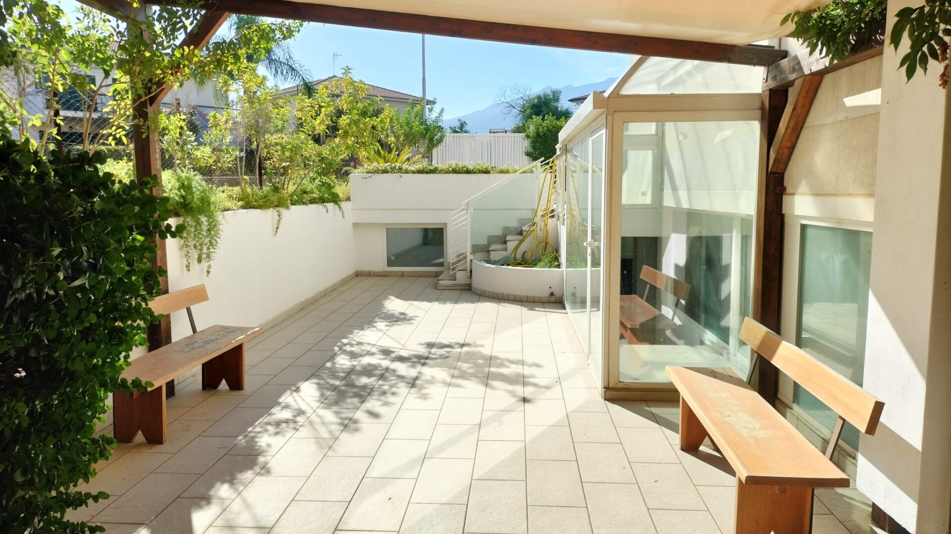 Residence ricettivo con appartamenti e piscina