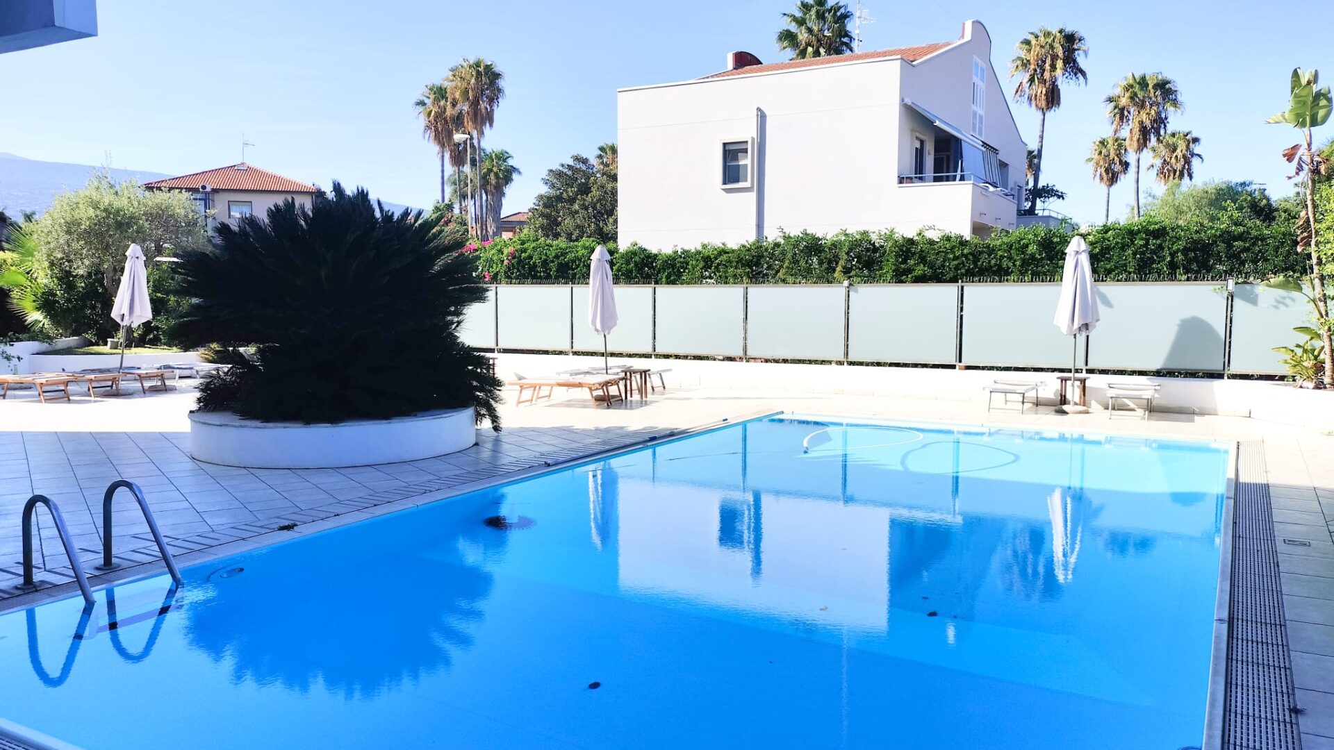 Residence ricettivo con appartamenti e piscina