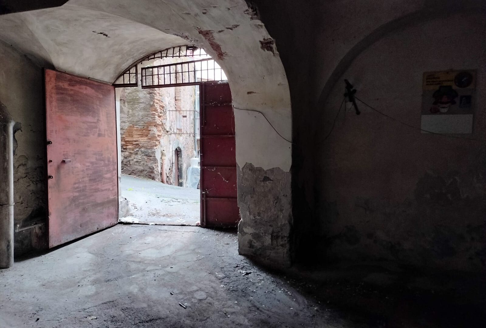 Deposito in via Quartiere Militare