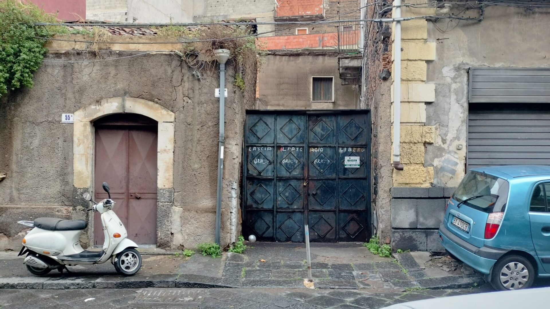 Deposito in via Quartiere Militare