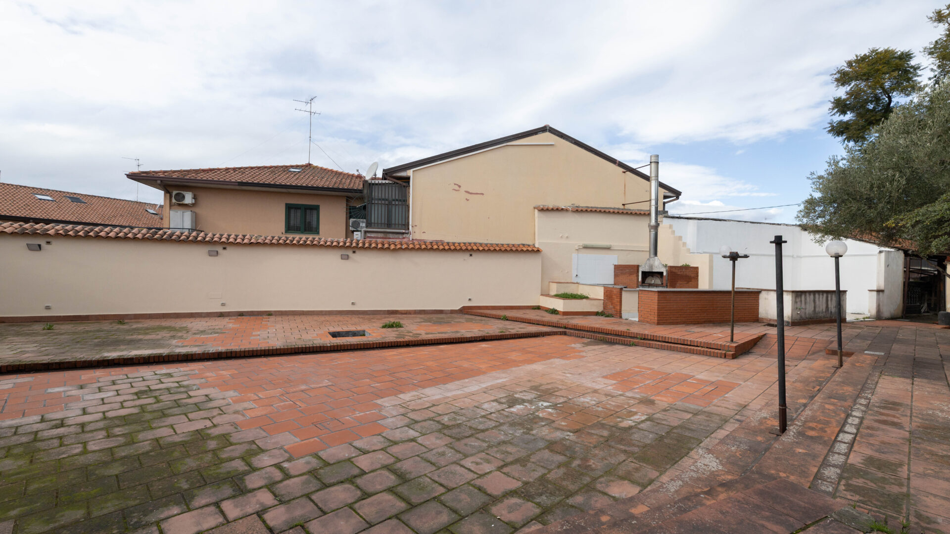 Locale commerciale a Trappeto