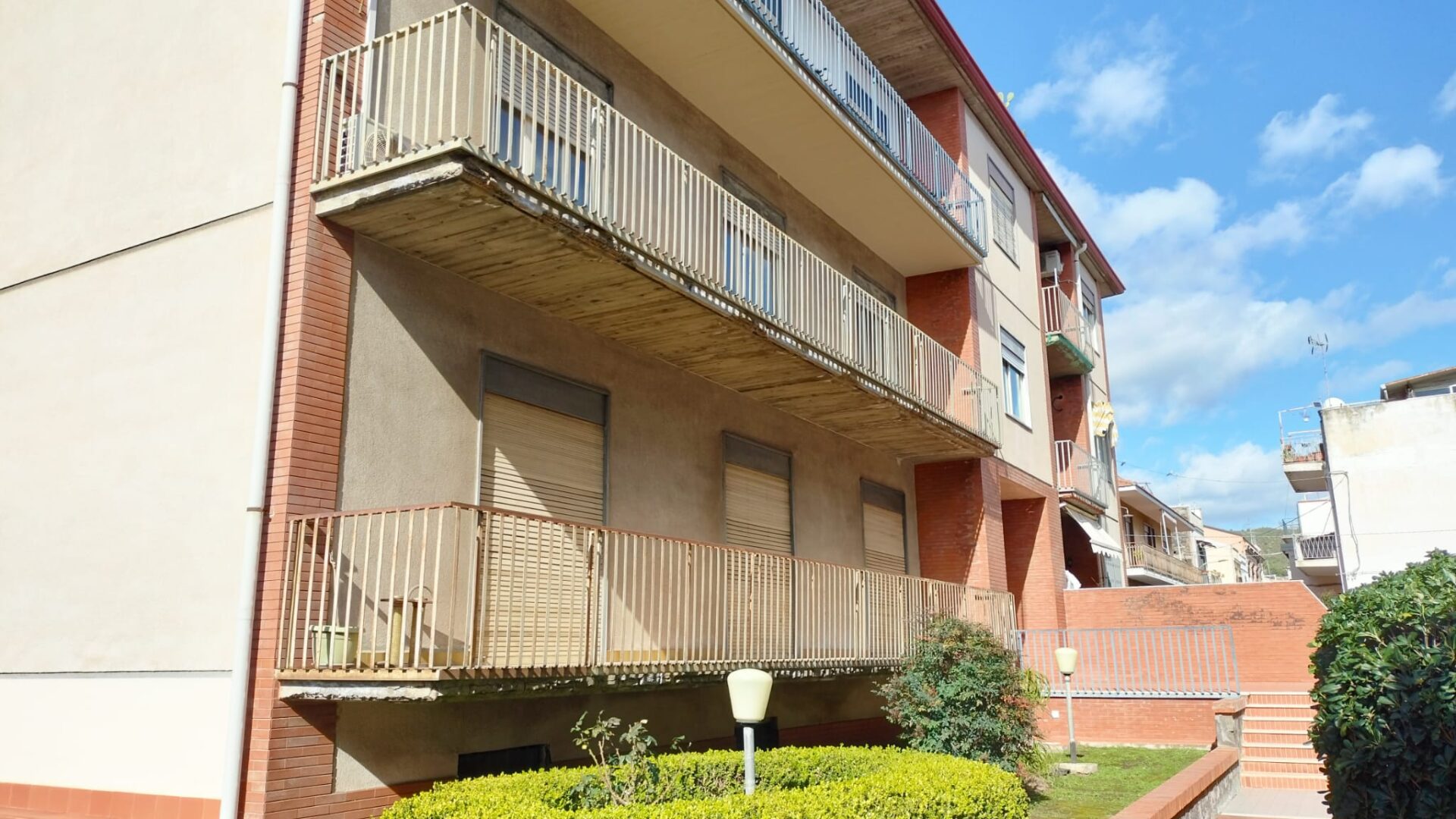 Appartamento con garage ad Aci Castello