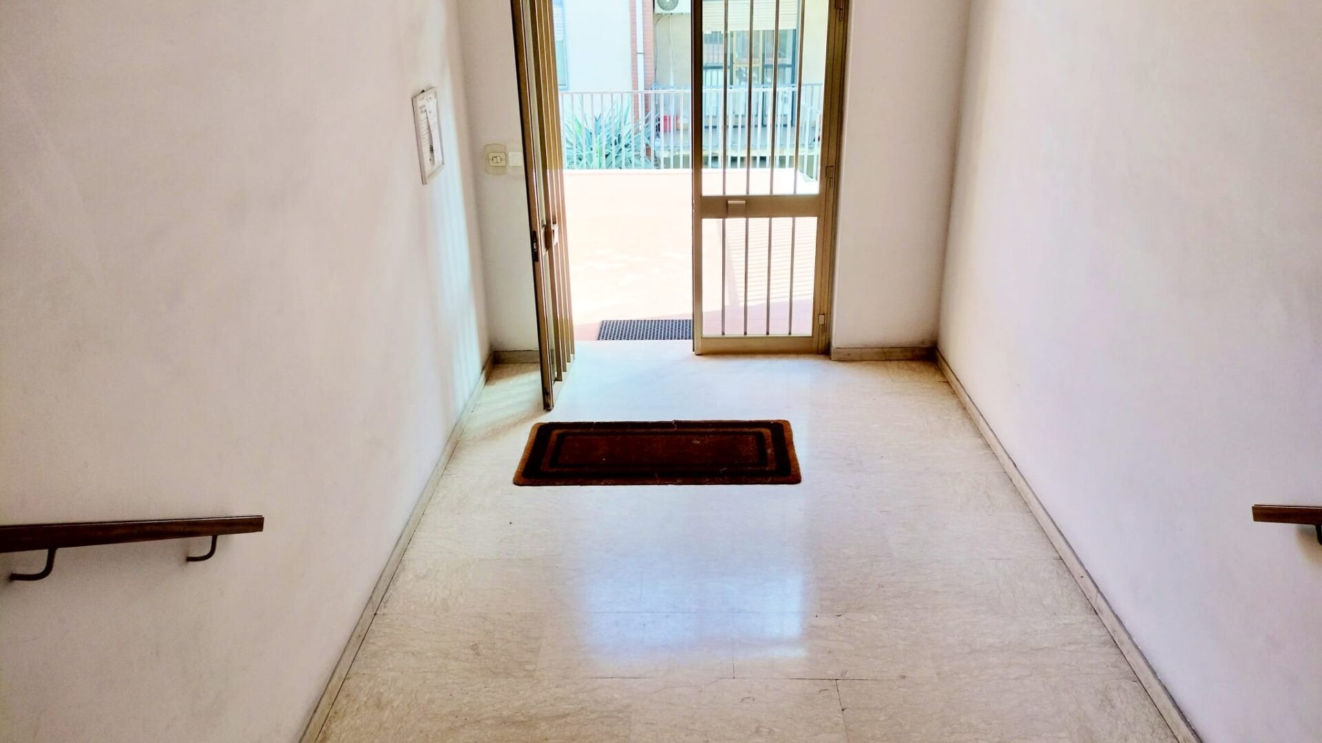 Appartamento con garage ad Aci Castello