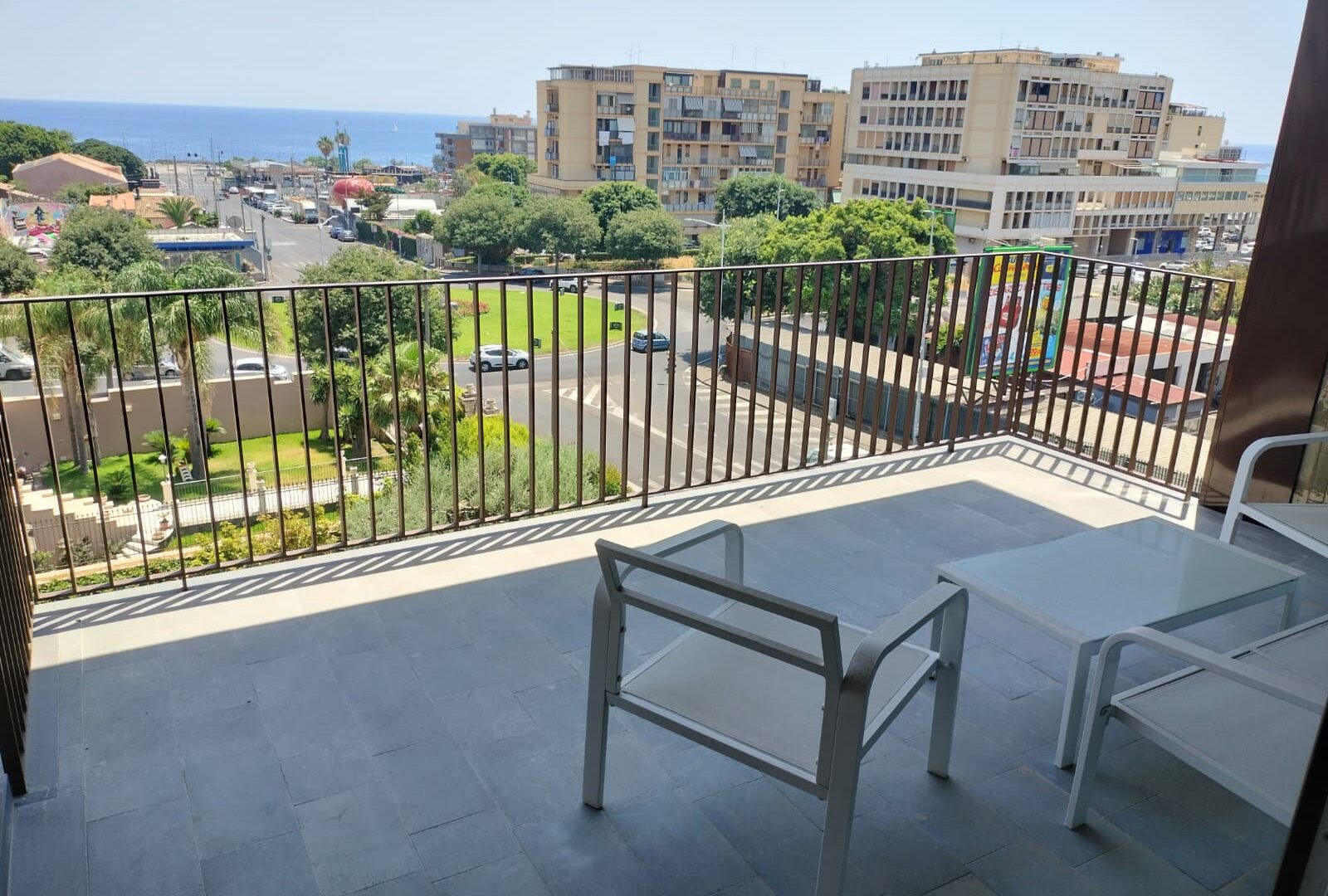 Appartamento panoramico con terrazzo in via Del Rotolo