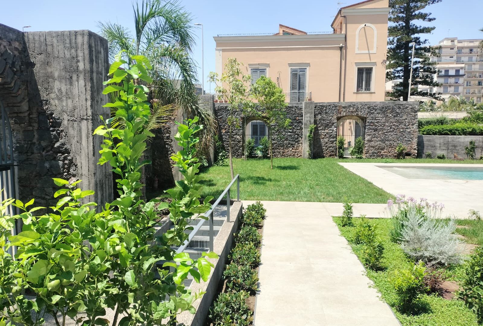 Appartamento panoramico con terrazzo in via Del Rotolo